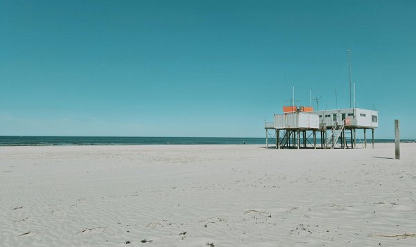 Séjourner les pieds dans l'eau : Les meilleurs hôtels avec piscines pour voyageurs d'affaires en quête de détente